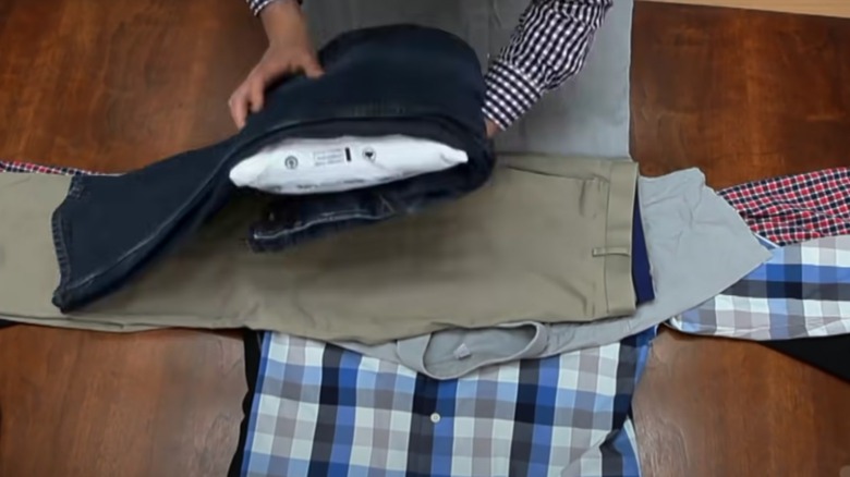 A man packing in a bundle style 