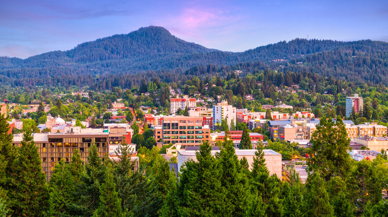 Eugene, Oregon cityskape at dusk