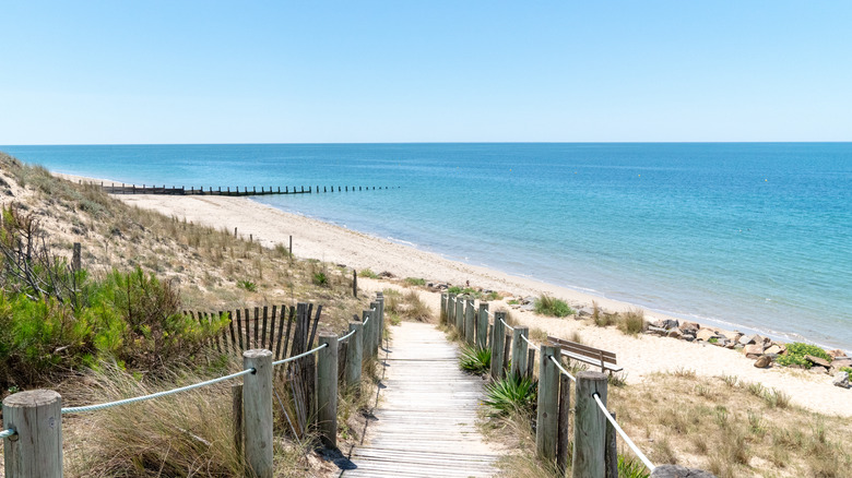 boardwalk down to beach