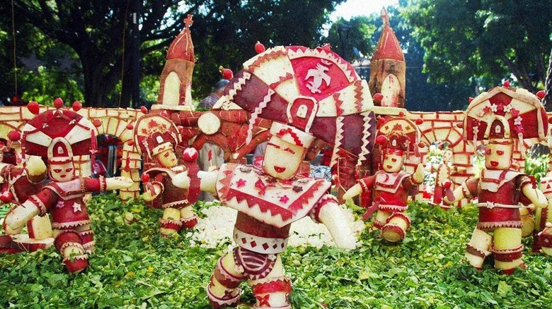 Radish carving demonstrates Oaxacan scene