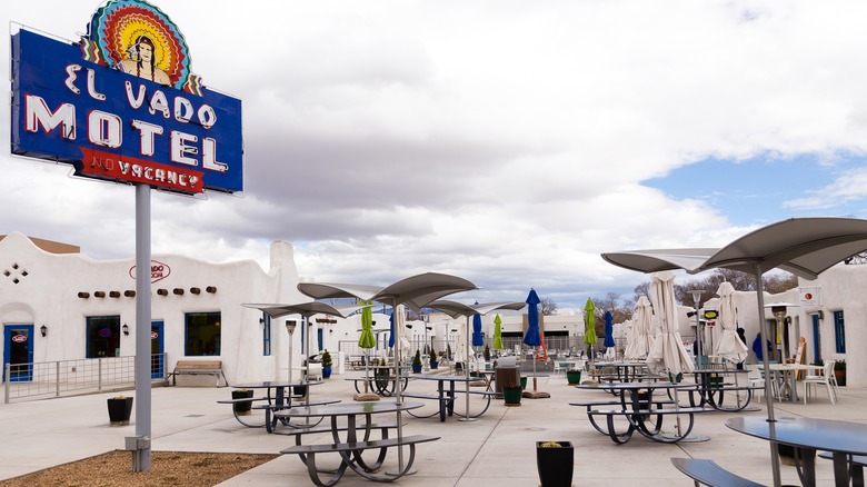 vintage sign of El Vado Motel