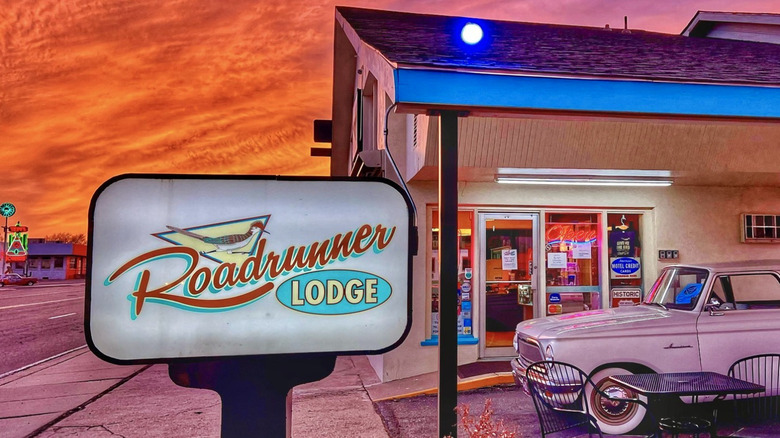 view of Roadrunner Motel's sign