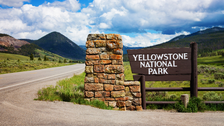 Yellowstone entrance sign, Idaho