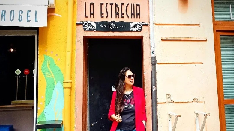 La Estrecha woman in doorway