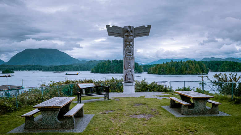 totem pole with mountainous backdrop