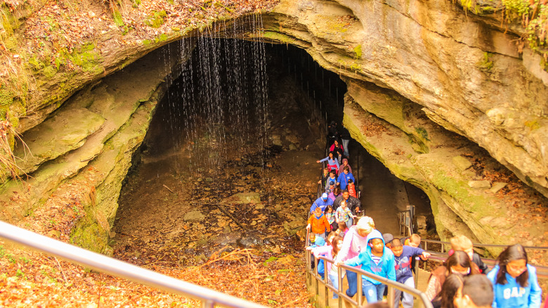 tourists at Mammoth Cave National Park