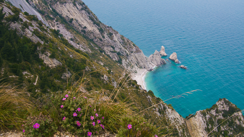 Cliffside Due Sorrelle beach