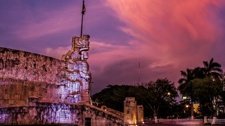 Monumento a la Patria in Mérida, Mexico