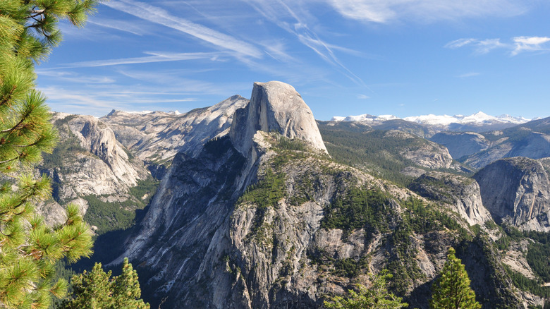 A wide angle shot of Yosemite National Park on a clear day.