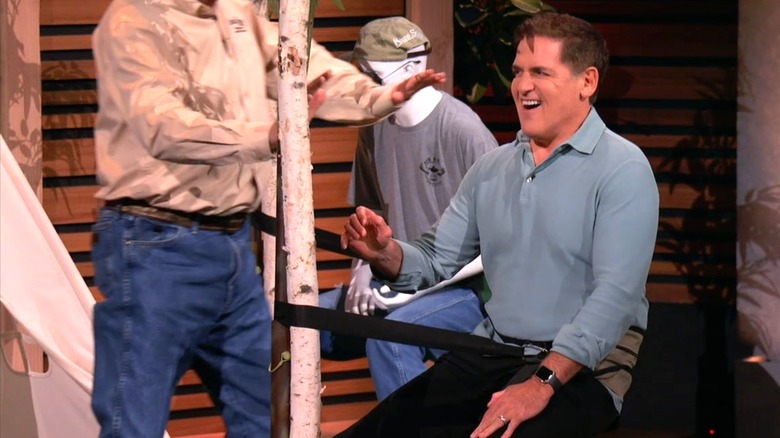 Mark Cuban tries the Krapp Strapp in Shark Tank Season 15