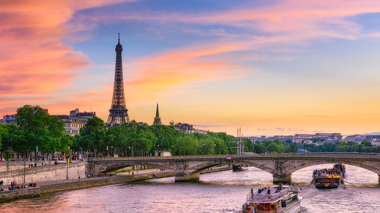 sunset at the Eiffel Tower