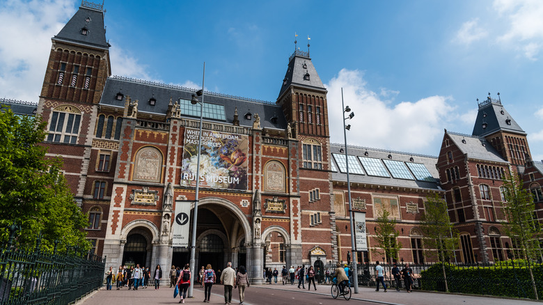 Rijksmuseum sunny day