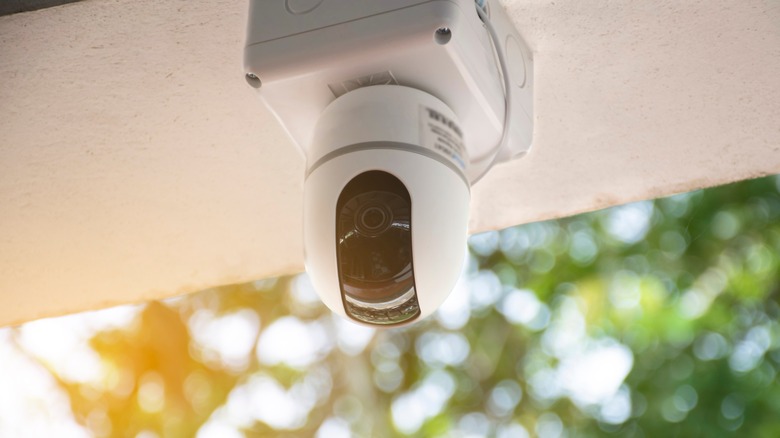 Outdoor surveillance camera 