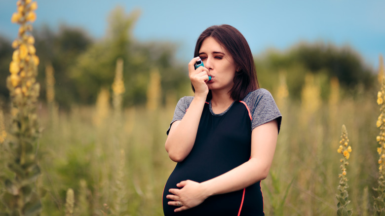 Pregnant woman with asthma