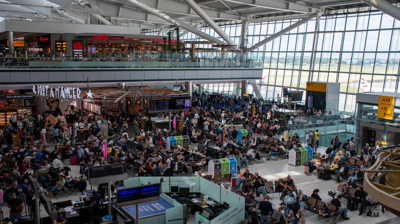 Airport packed with thousands of passengers