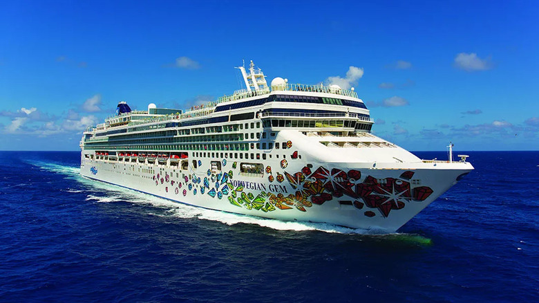 Norwegian Gem sailing