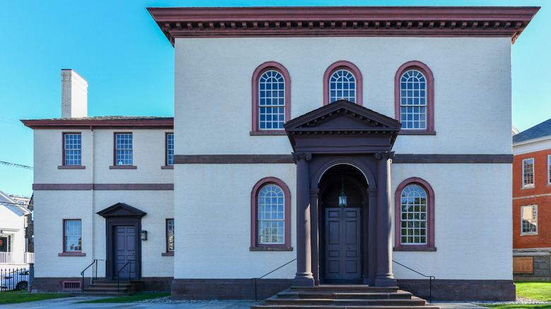 front view of Touro Synagogue