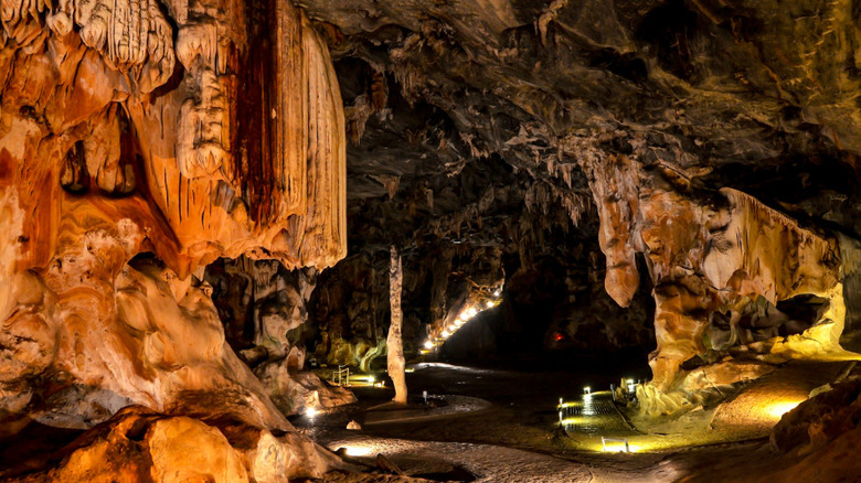 inside view of Mammoth Cave