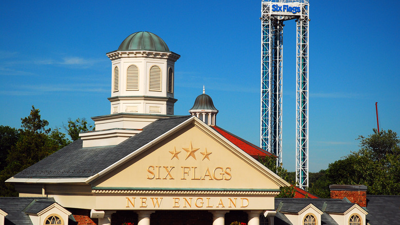 Six Flags New England entrance