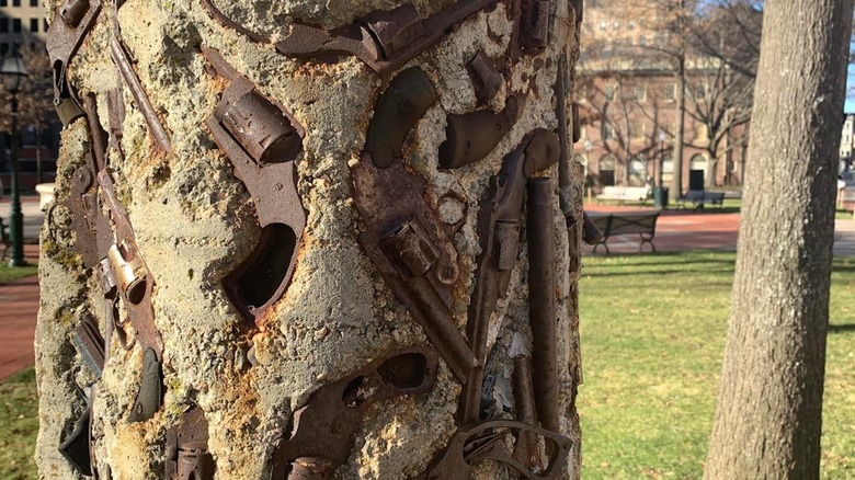 Guns in the gun totem