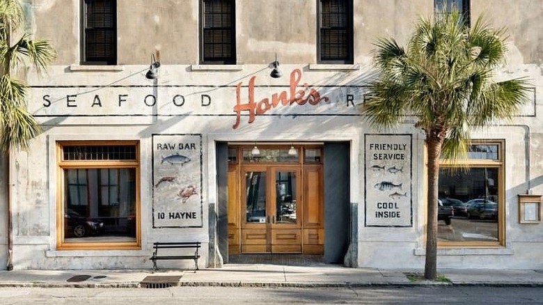 hank's seafood exterior