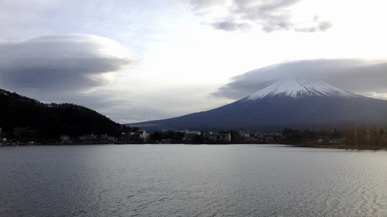 Mount Fuji Lake Kawaguchiko clouds