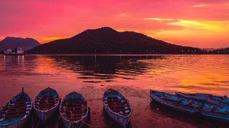 Fateh Sagar Lake sunset with boats