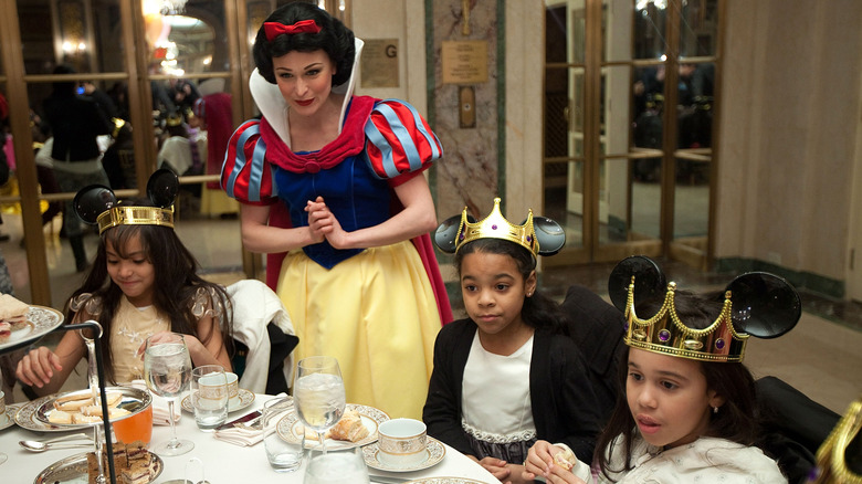 Snow White speaking to kids at dinner
