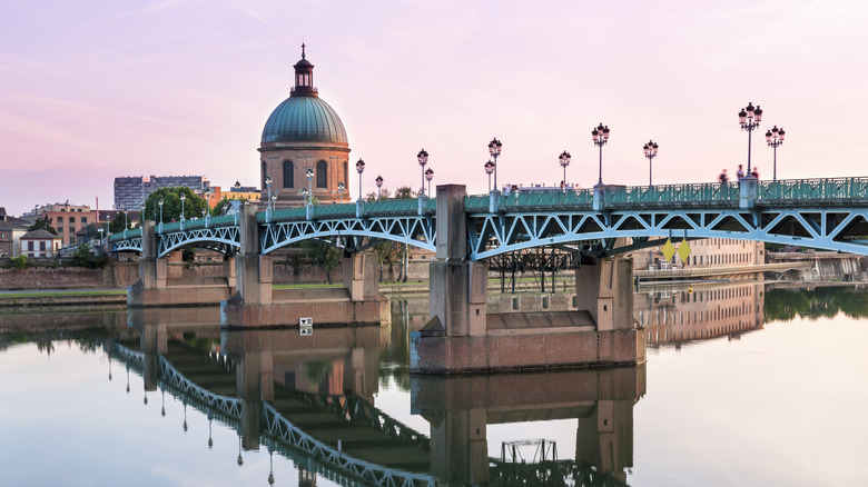 St. Pierre Bridge in Toulouse at twilight