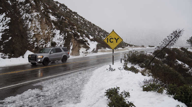 Snow on Angeles Crest Highway