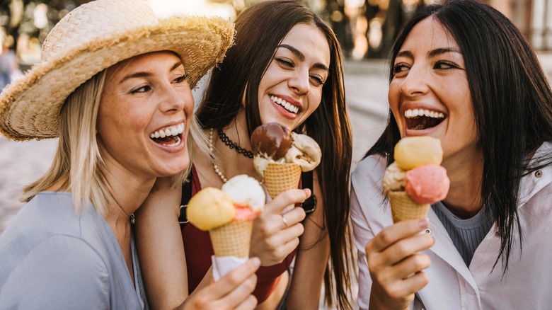 Tourists eating gelato in Rome