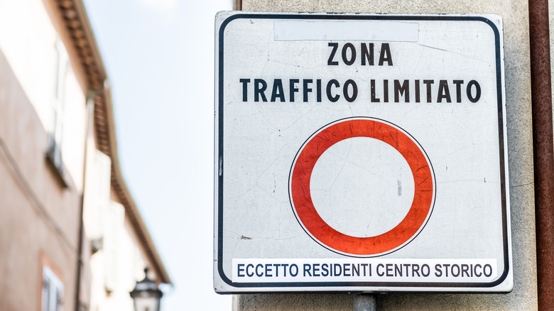 Zona Traffico Limitato sign