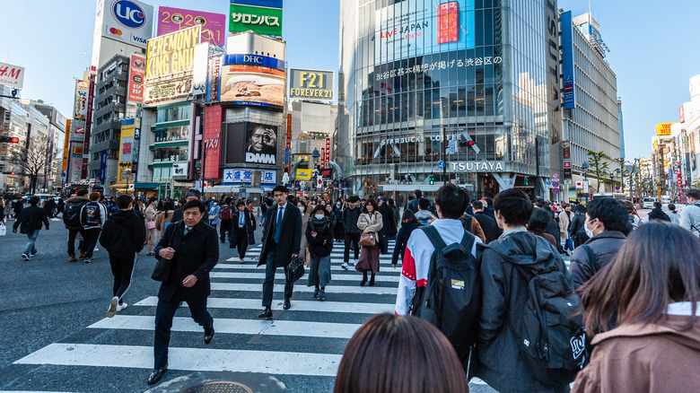 People crossing the Shibuya Scramble