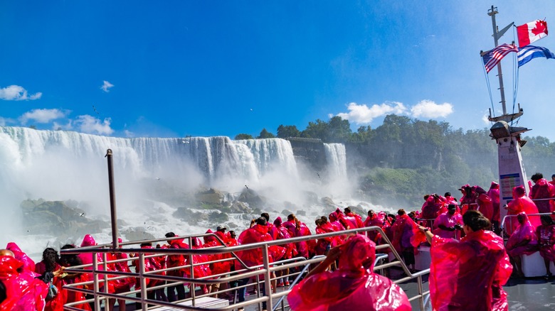 Tour boat Niagara Falls