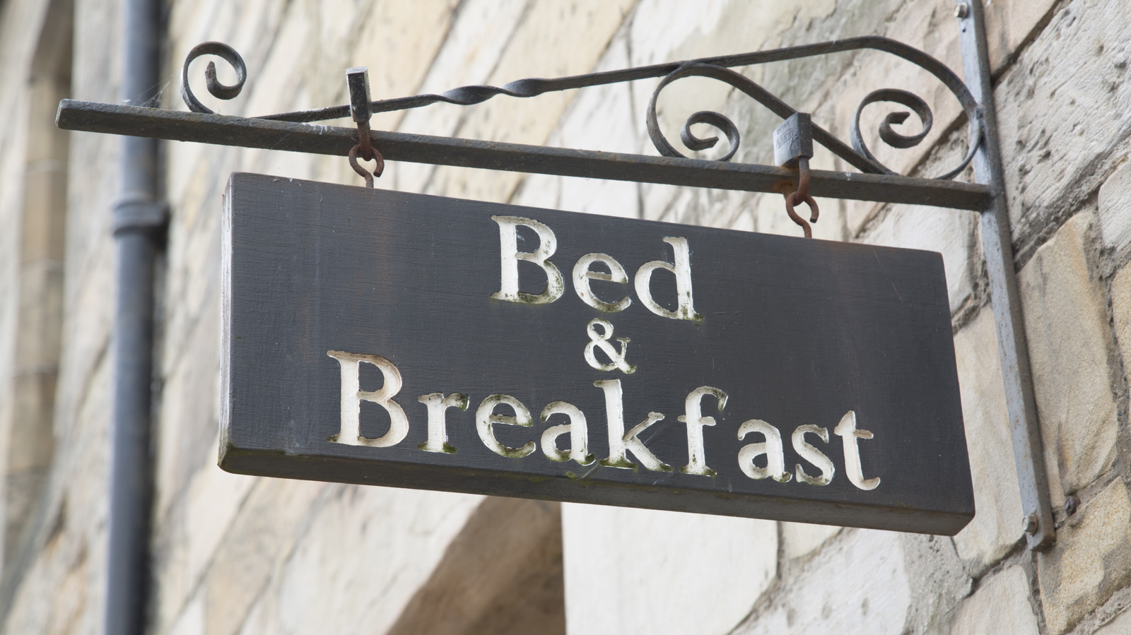 Why You Should Consider Staying At A Bed And Breakfast On Your Next Trip