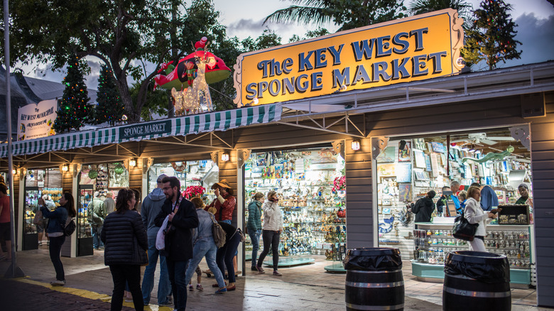 Evening shoppers congregate around Key West shop