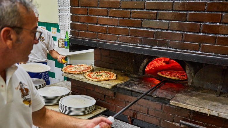 L'Antica Pizzeria da Michele oven