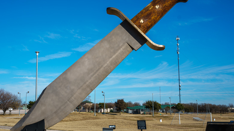 World's largest Bowie knife