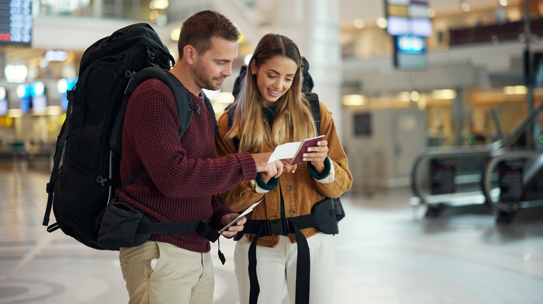 traveling couple at airport