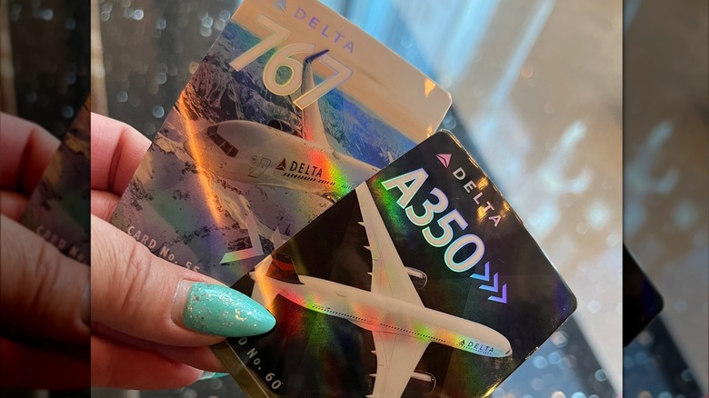 Holographic trading cards Delta Air Lines