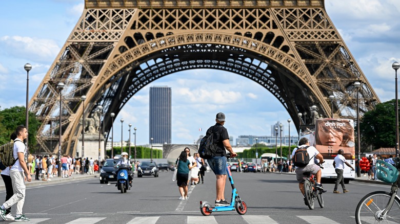 pedestrians around the Eiffel Tower