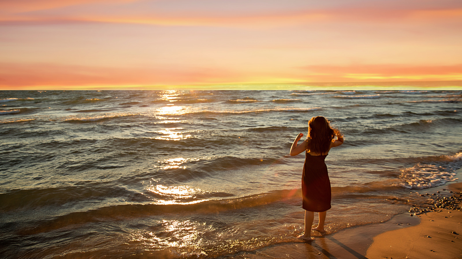 the-world-s-longest-freshwater-beach-is-on-the-shores-of-lake-huron-and