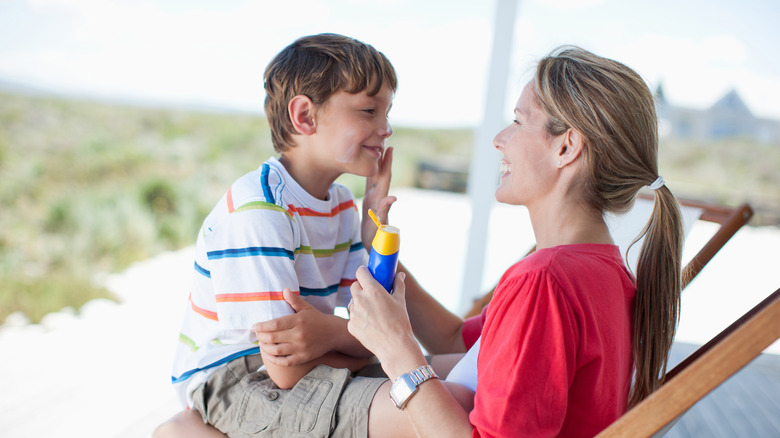 mom applying sunscreen to child