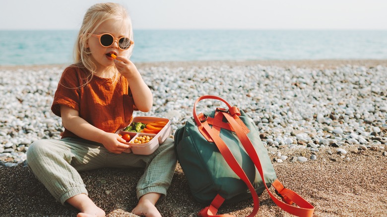 little kid with lunchbox