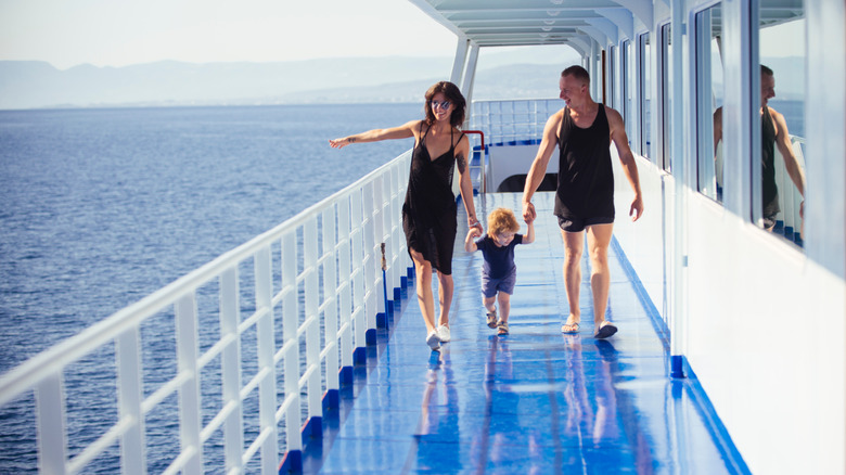 happy family on cruise