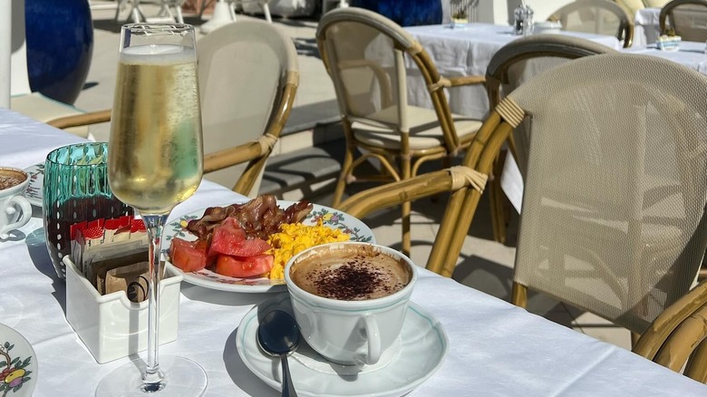 Hotel Villa Brunella breakfast on deck